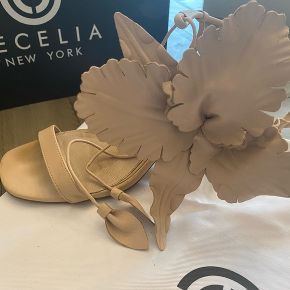 Cecilia New York Hibiscus Sandal - Natural sz 6 - Picture 8 of 10